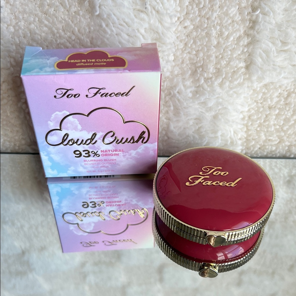 Too Faced Cloud Crush Blurring Blush Compact - Head in the Clouds diffused matte